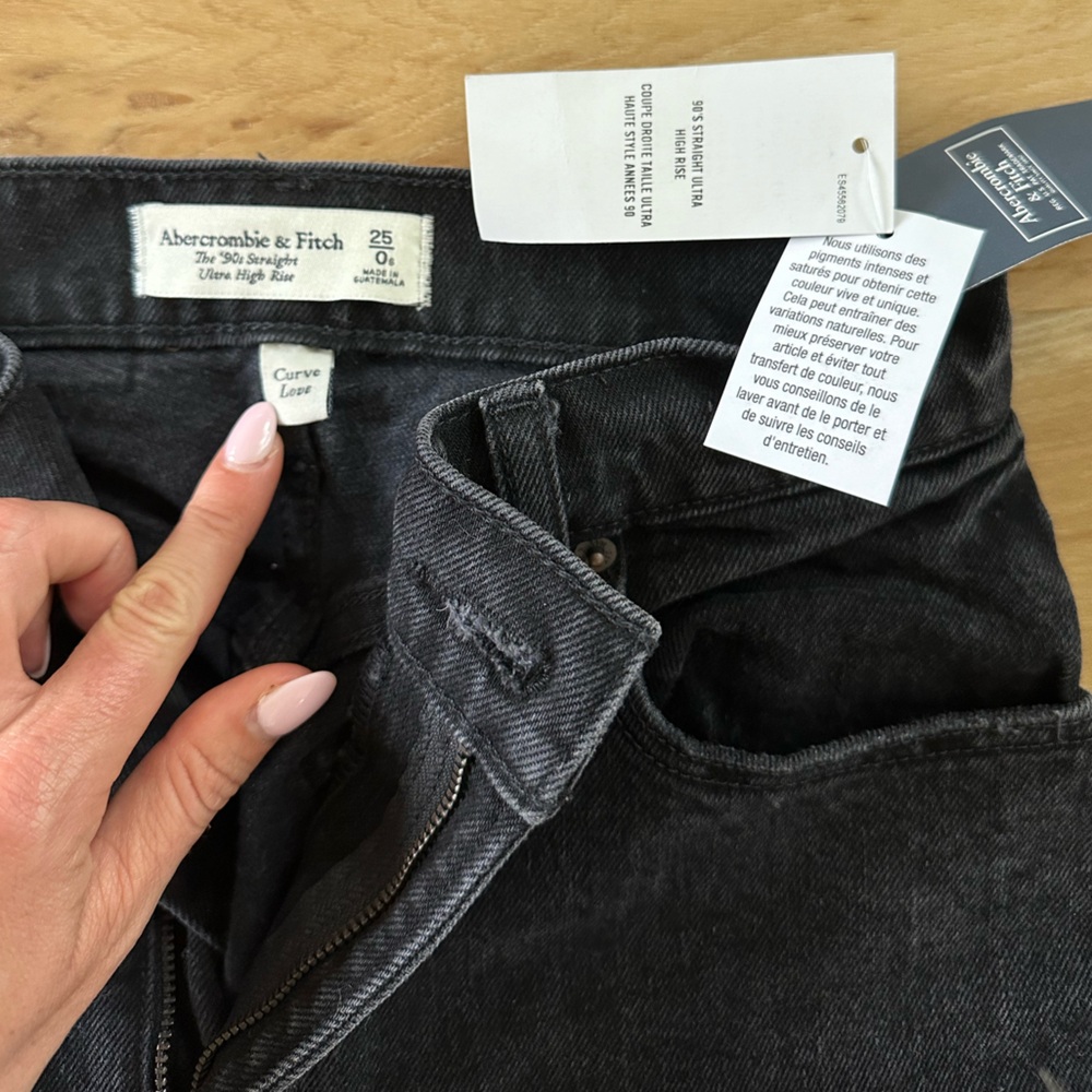 Abercrombie and Fitch 90s Ultra High Rise Straight Jean - NEW WITH TAGS